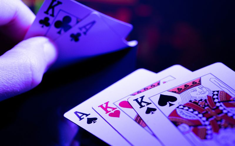 Does a Full House Beat a Straight in Poker